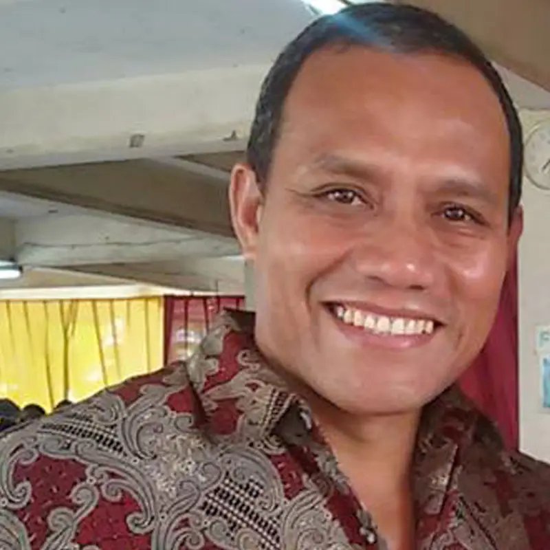 M. Sidik Latuconsinaa